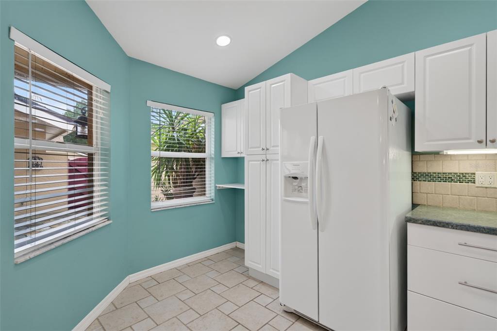 5626 Monte Rosso Road Sarasota, FL 34243 - Photo 10 of 69