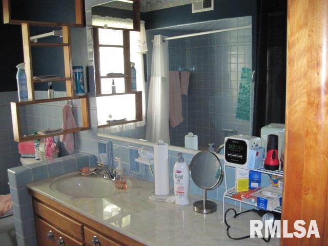 605 West Stonegate Road Peoria, IL 61614 - Photo 11 of 14 Gallery Image 11