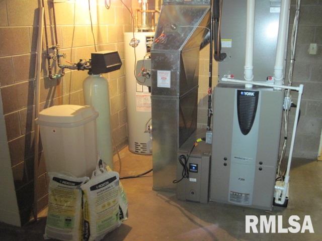 605 West Stonegate Road Peoria, IL 61614 - Photo 14 of 14 Gallery Image 14