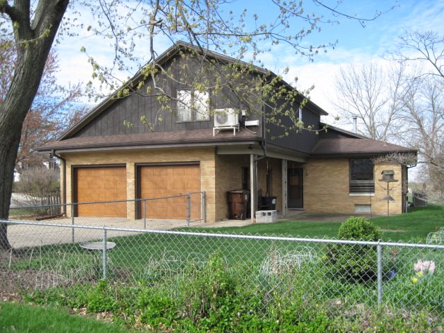 605 West Stonegate Road Peoria, IL 61614 - Photo 2 of 14 Gallery Image 2