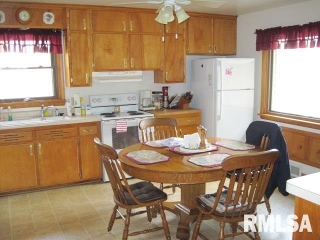 605 West Stonegate Road Peoria, IL 61614 - Photo 3 of 14 Gallery Image 3