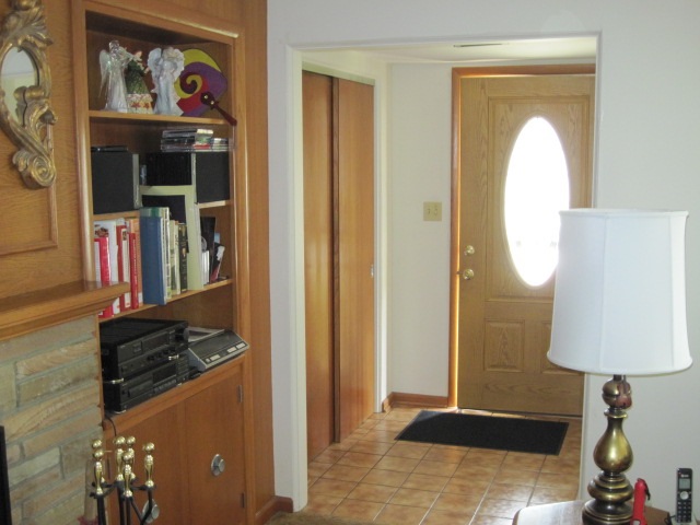 605 West Stonegate Road Peoria, IL 61614 - Photo 6 of 14 Gallery Image 6