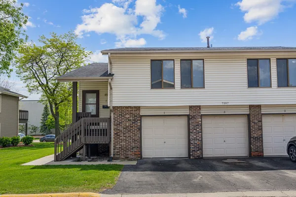 $2,400 | 7557 Bristol Lane, Unit 1, Hanover Park, IL 60133