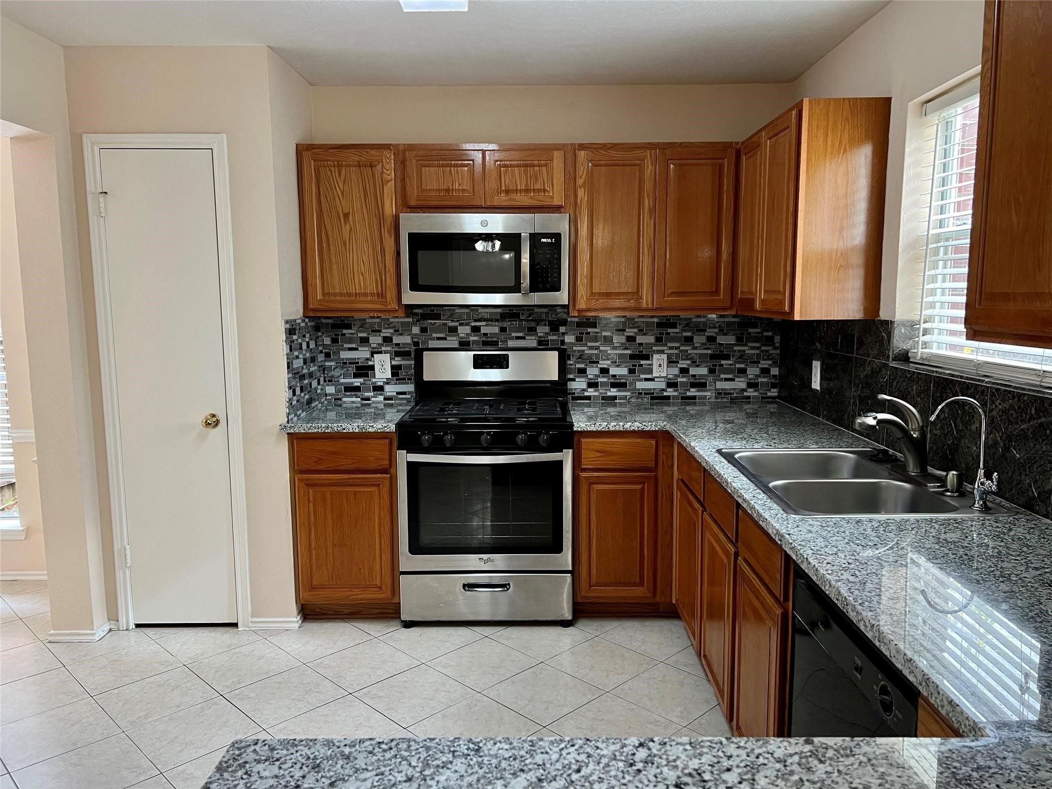 2211 Ruffian Lane Stafford, TX 77477 - Photo 9 of 25