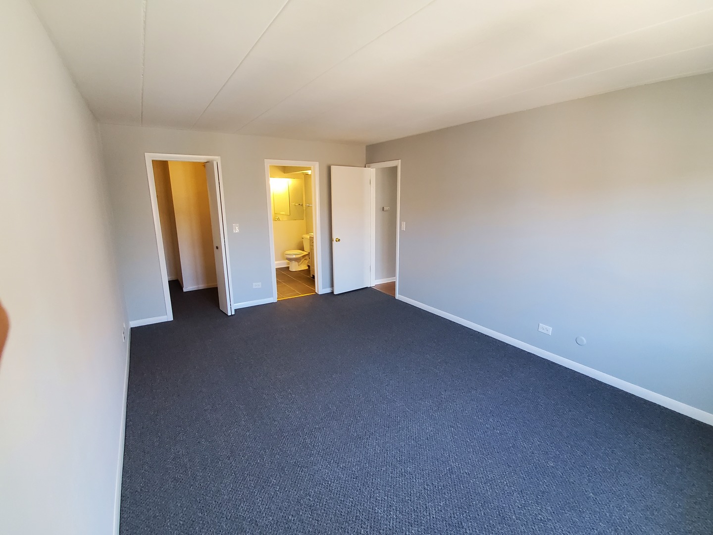 659 South River Road, Unit 5C Des Plaines, IL 60016 - Photo 17 of 24 a view of an empty room with a window