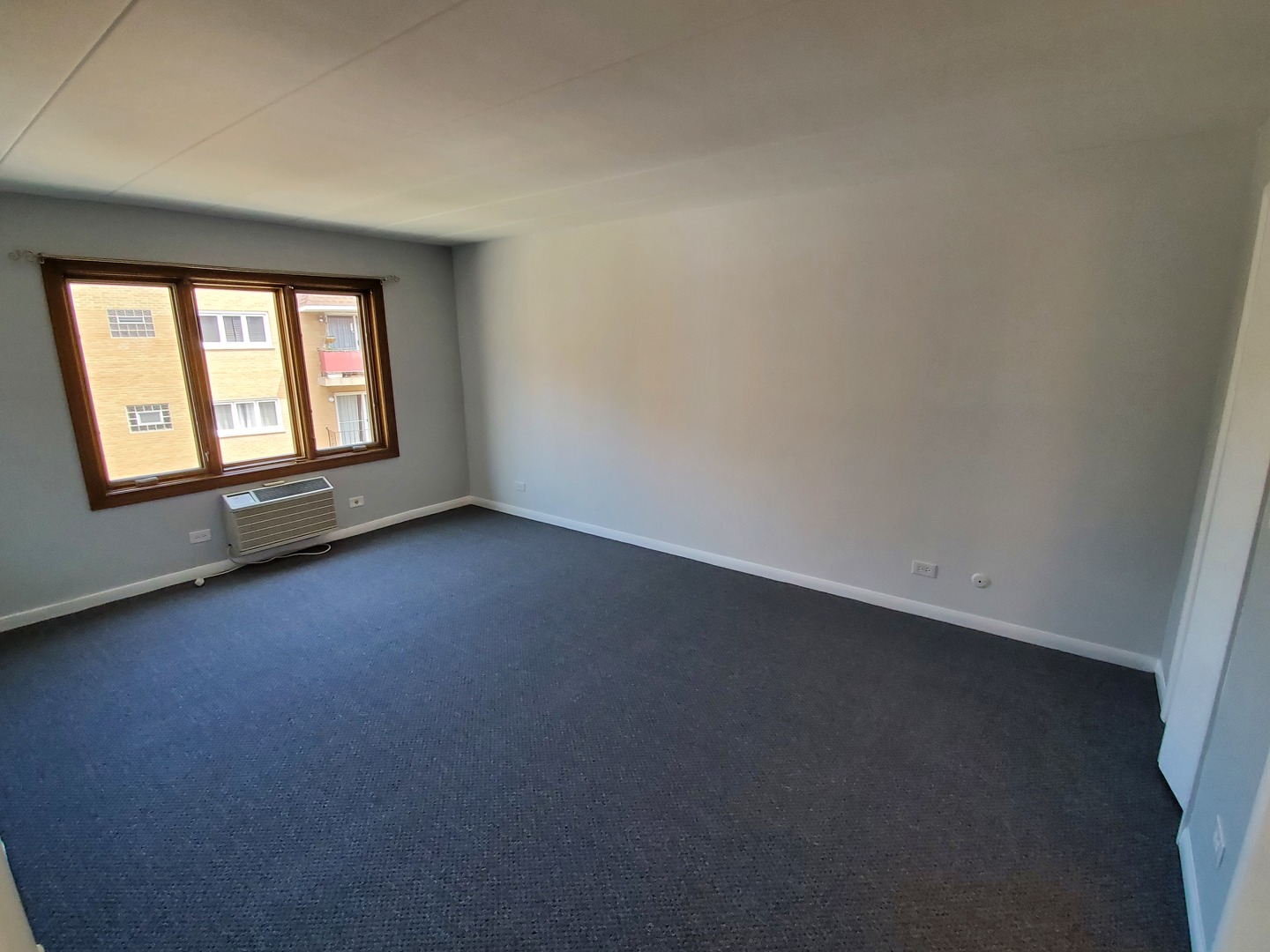 659 South River Road, Unit 5C Des Plaines, IL 60016 - Photo 19 of 24 an empty room with a window