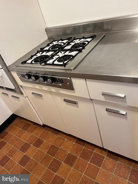 2475 Virginia Avenue Northwest, Unit 908 Washington, DC 20037 - Photo 14 of 24 Original kitchen with stainless steel charm