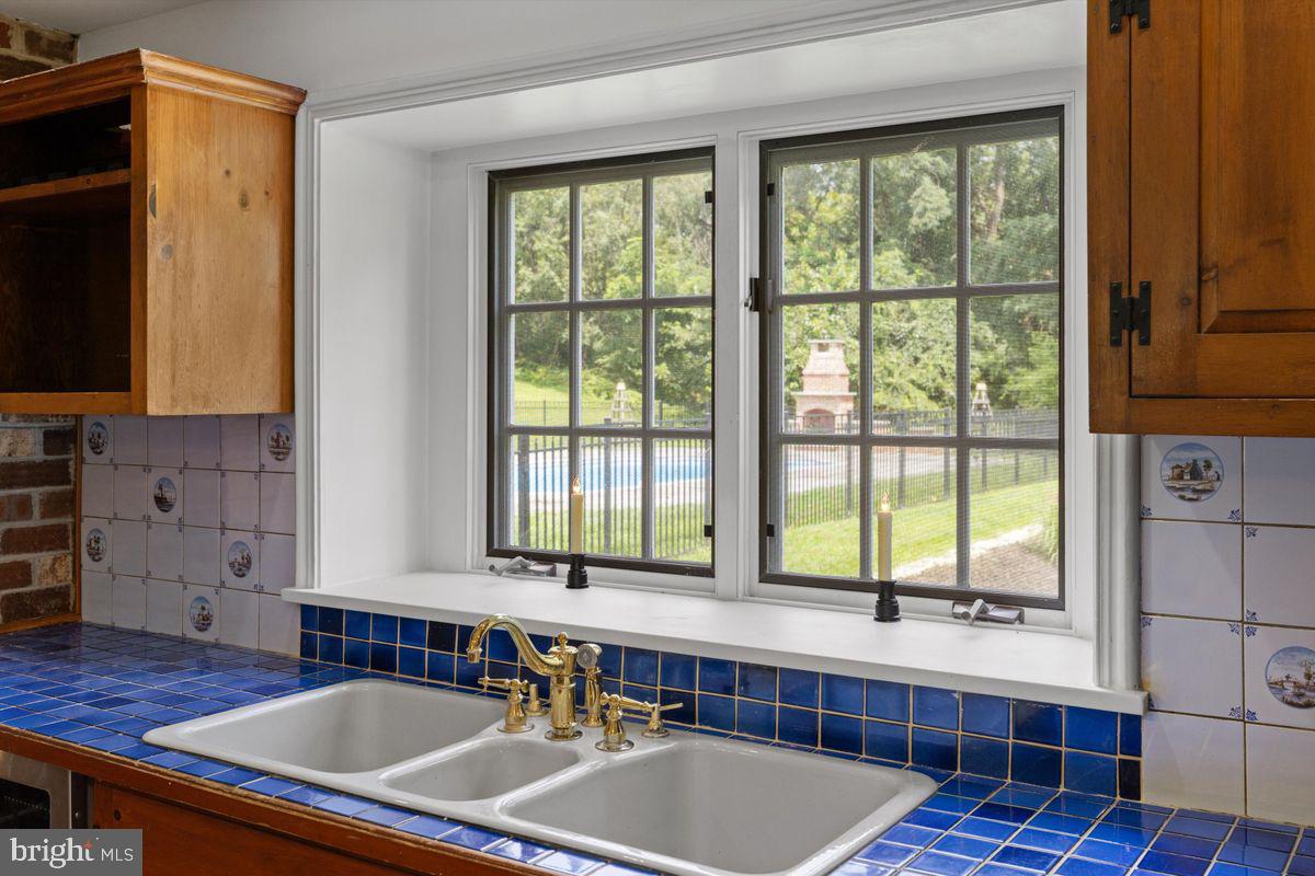 965 7 Oaks Road Chester Springs, PA 19425 - Photo 16 of 48 Kitchen