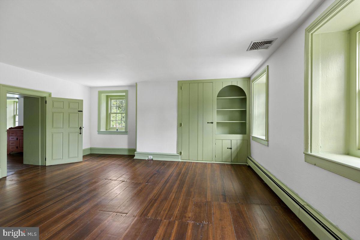 965 7 Oaks Road Chester Springs, PA 19425 - Photo 26 of 48 Primary Bedroom