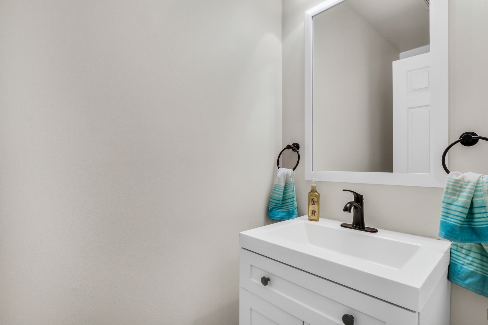 227 Rainier Way Fox Lake, IL 60020 - Photo 5 of 45