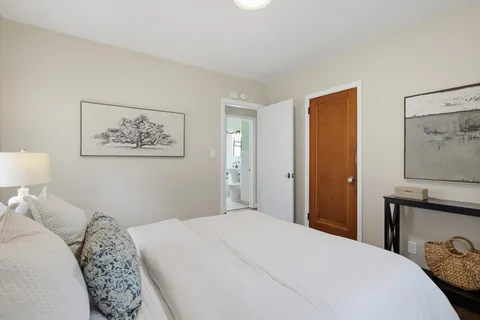$325,000 | 1108 Oakdale Avenue, West St. Paul, MN 55118