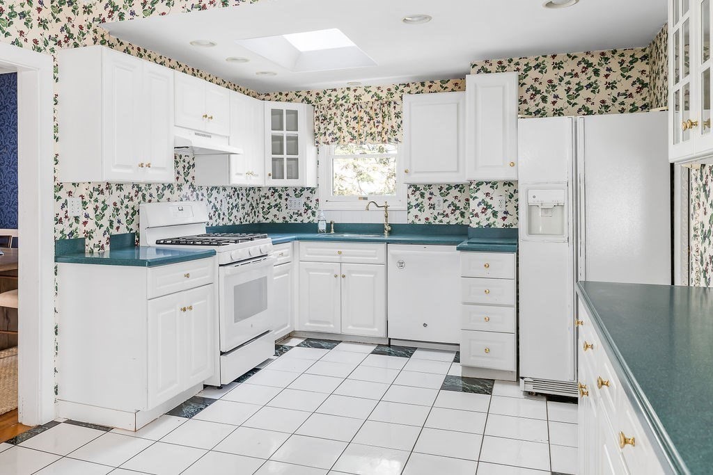 154 Warren Street Needham, MA 02492 - Photo 11 of 24