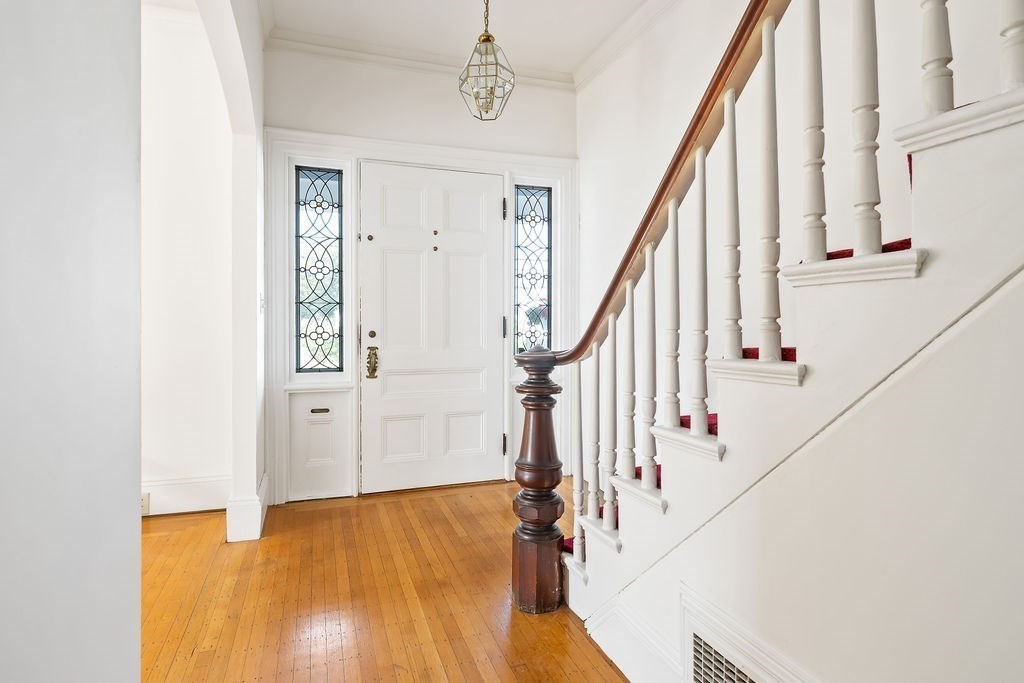 154 Warren Street Needham, MA 02492 - Photo 4 of 24