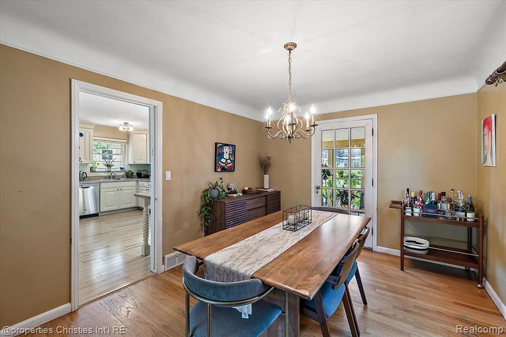 1683 Severn Road Grosse Pointe Woods, MI 48236 - Photo 12 of 47