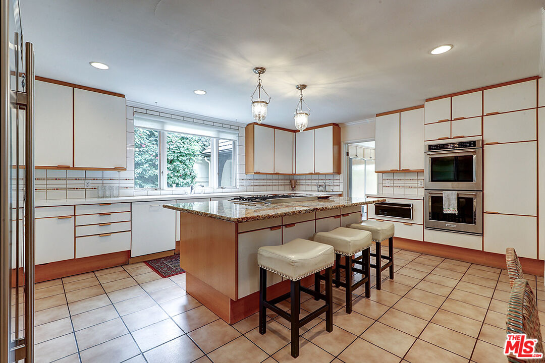 322 North June Street Los Angeles, CA 90004 - Photo 15 of 36