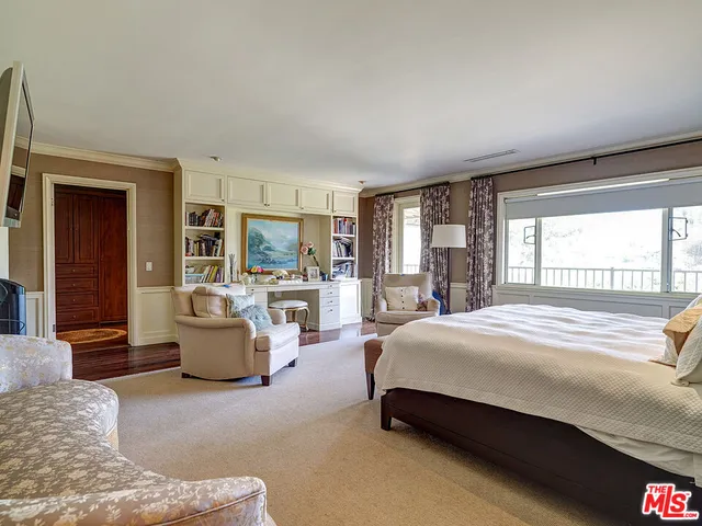 a view of an outdoor space with a garden