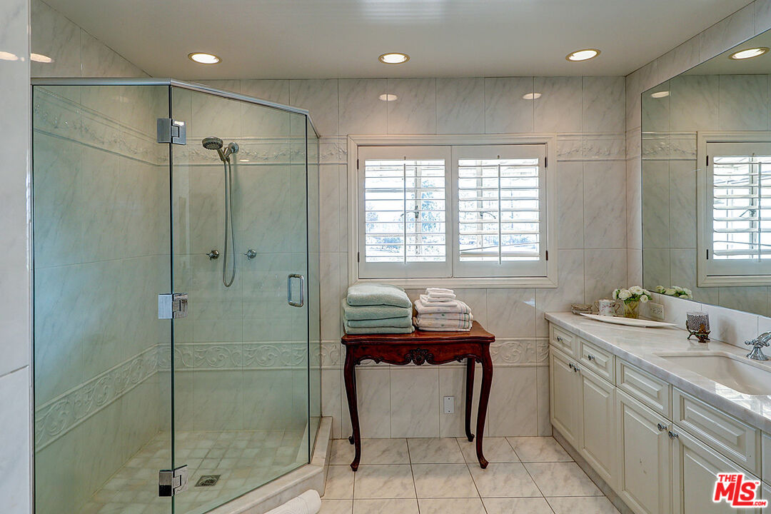 322 North June Street Los Angeles, CA 90004 - Photo 24 of 36