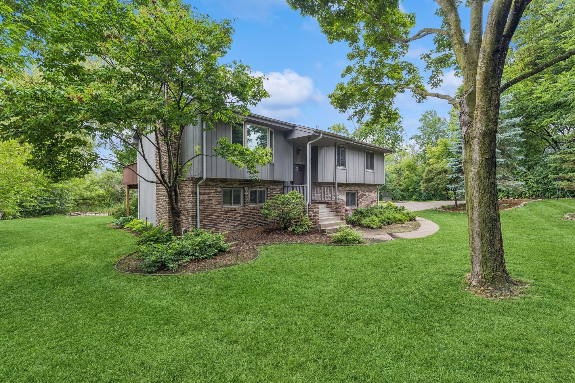 551 Townes Road Minnetonka, MN 55391 - Photo 2 of 29 Gallery Image 2