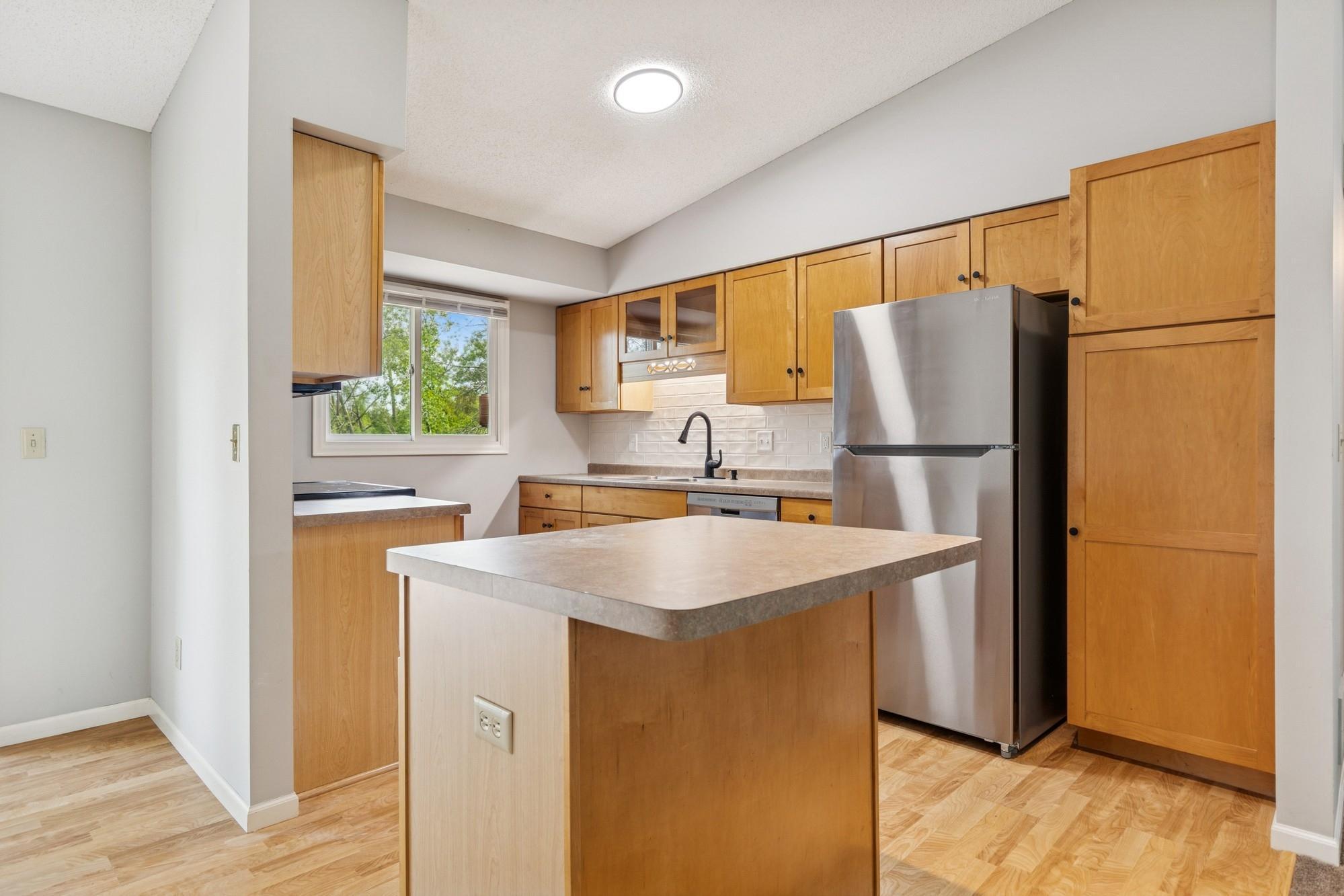 551 Townes Road Minnetonka, MN 55391 - Photo 9 of 29 Gallery Image 9