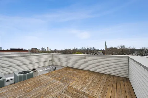 $749,990 | 1423 West Belmont Avenue, Unit 4, Chicago, IL 60657