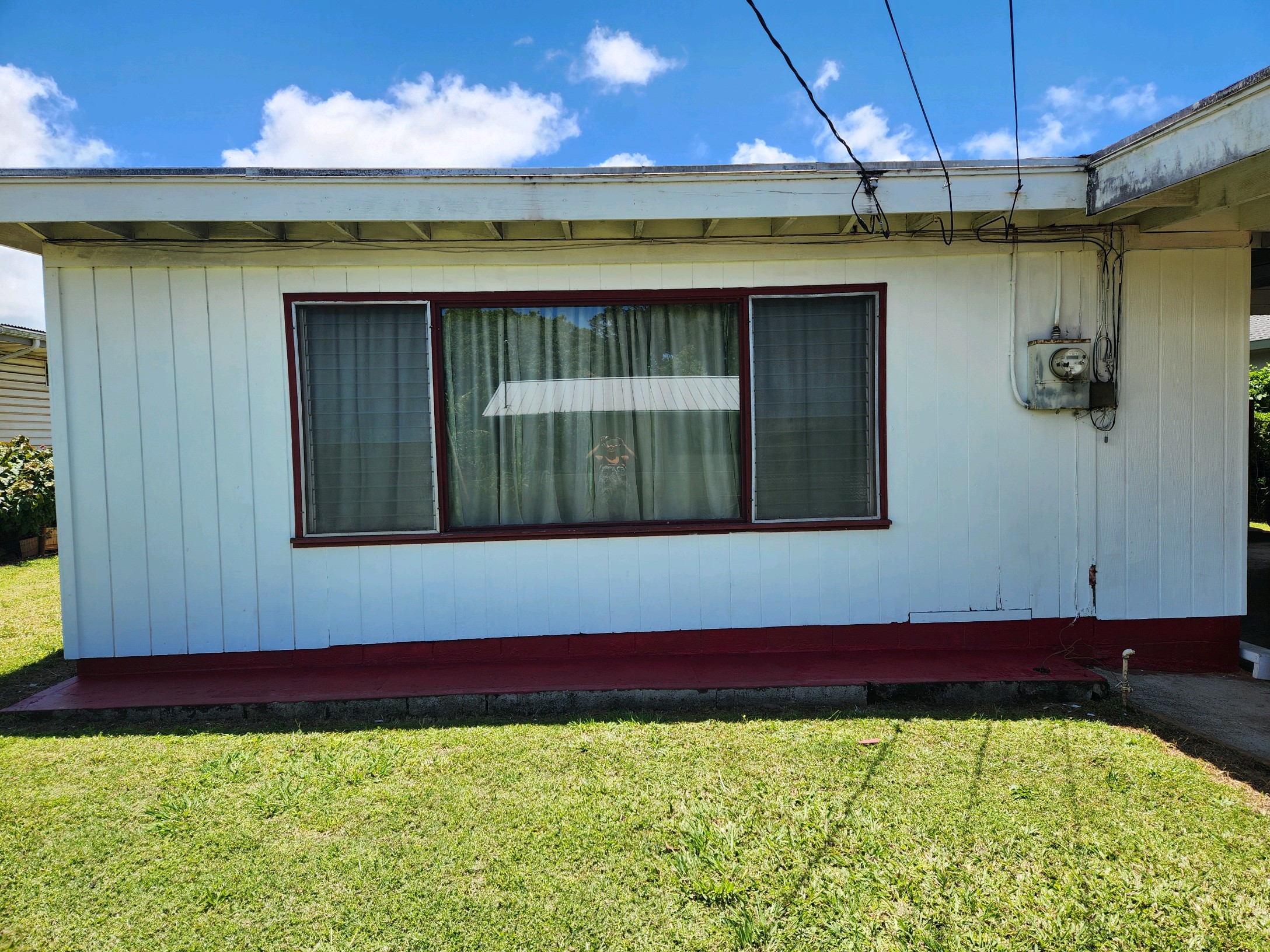 4670 Opu Road Kalaheo, HI 96741 - Photo 2 of 27 a view of a house with a swimming pool