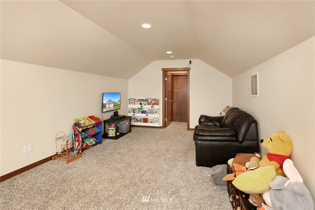 804 Red Maple Loop Everson, WA 98247 - Photo 31 of 40 a living room with furniture and a gym