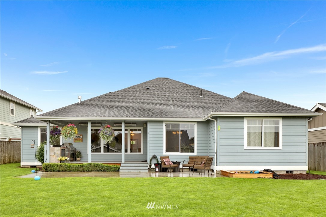 804 Red Maple Loop Everson, WA 98247 - Photo 33 of 40 a front view of house with a garden and patio