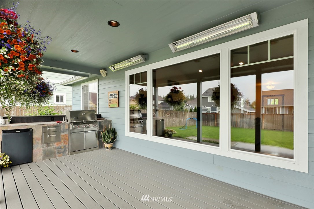 804 Red Maple Loop Everson, WA 98247 - Photo 39 of 40 a view of a patio with a couches and table in balcony