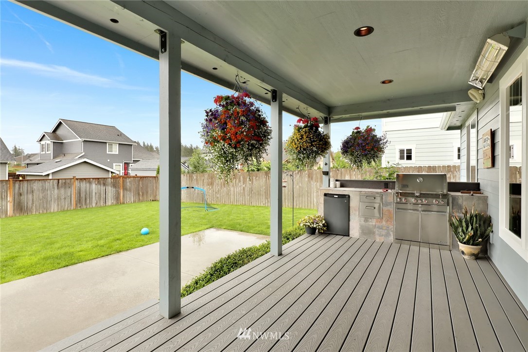 804 Red Maple Loop Everson, WA 98247 - Photo 40 of 40 a view of a living room and balcony