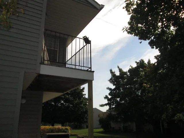 $1,900 | 557 East Shag Bark Lane, Unit H, Streamwood, IL 60107