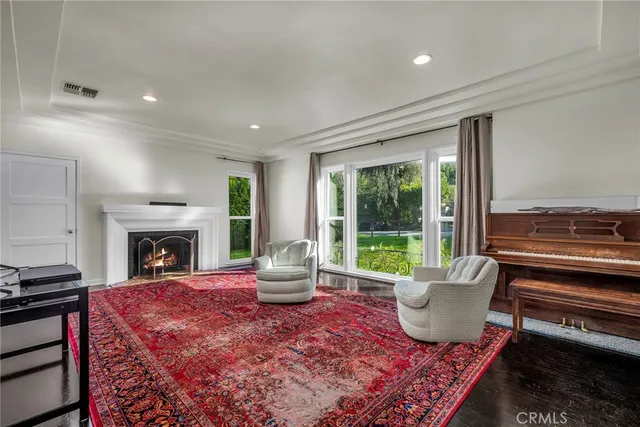 $6,995 | 3721 Lankershim Boulevard, Los Angeles, CA 90068