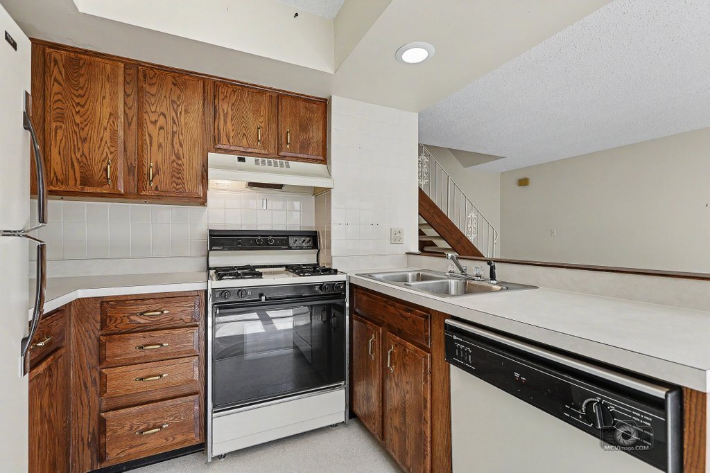 1314 Inverrary Lane Deerfield, IL 60015 - Photo 8 of 25 Gallery Image 8