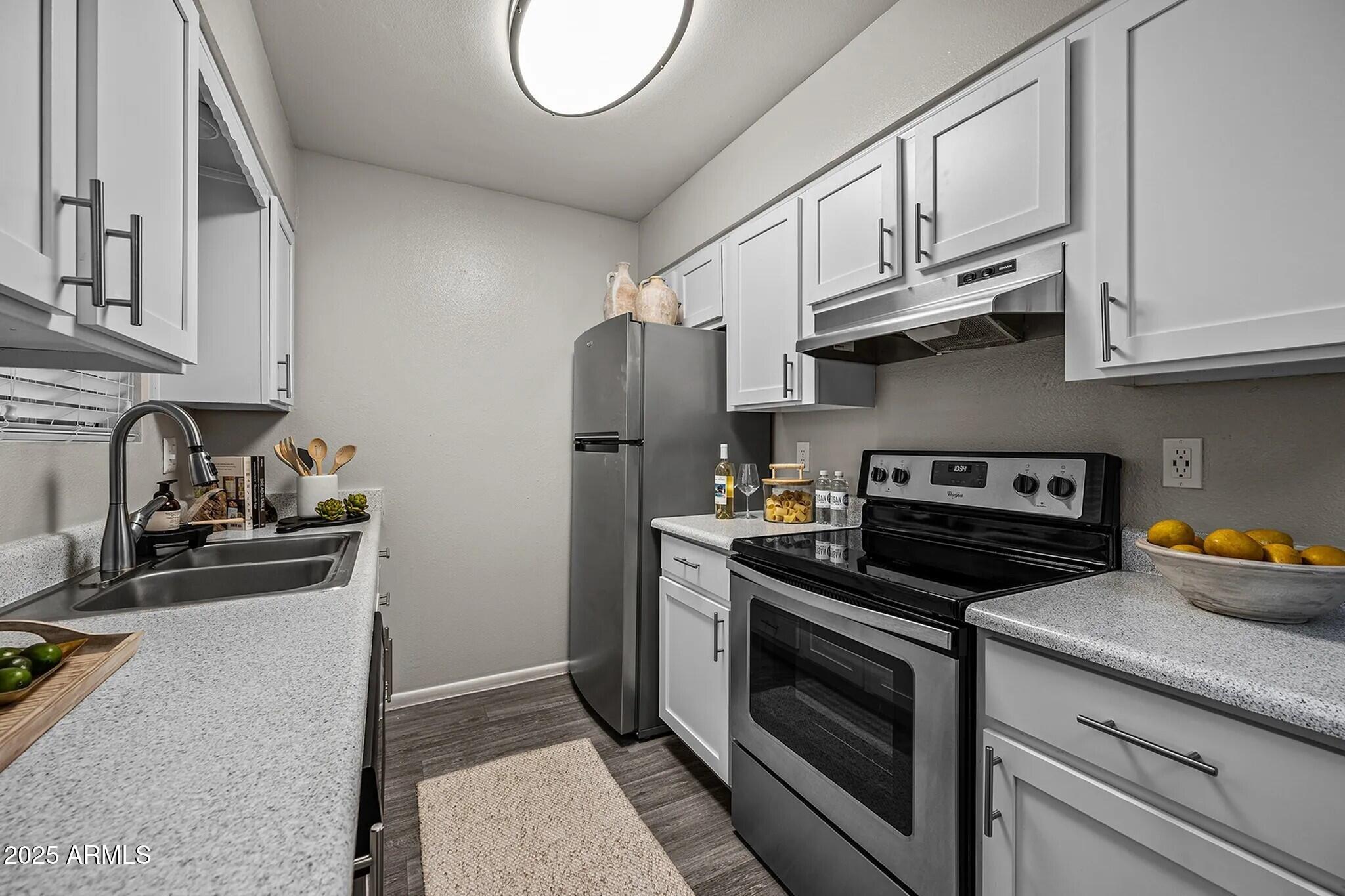 9350 North 67th Avenue, Unit B2 Peoria, AZ 85345 - Photo 2 of 11 Kitchen