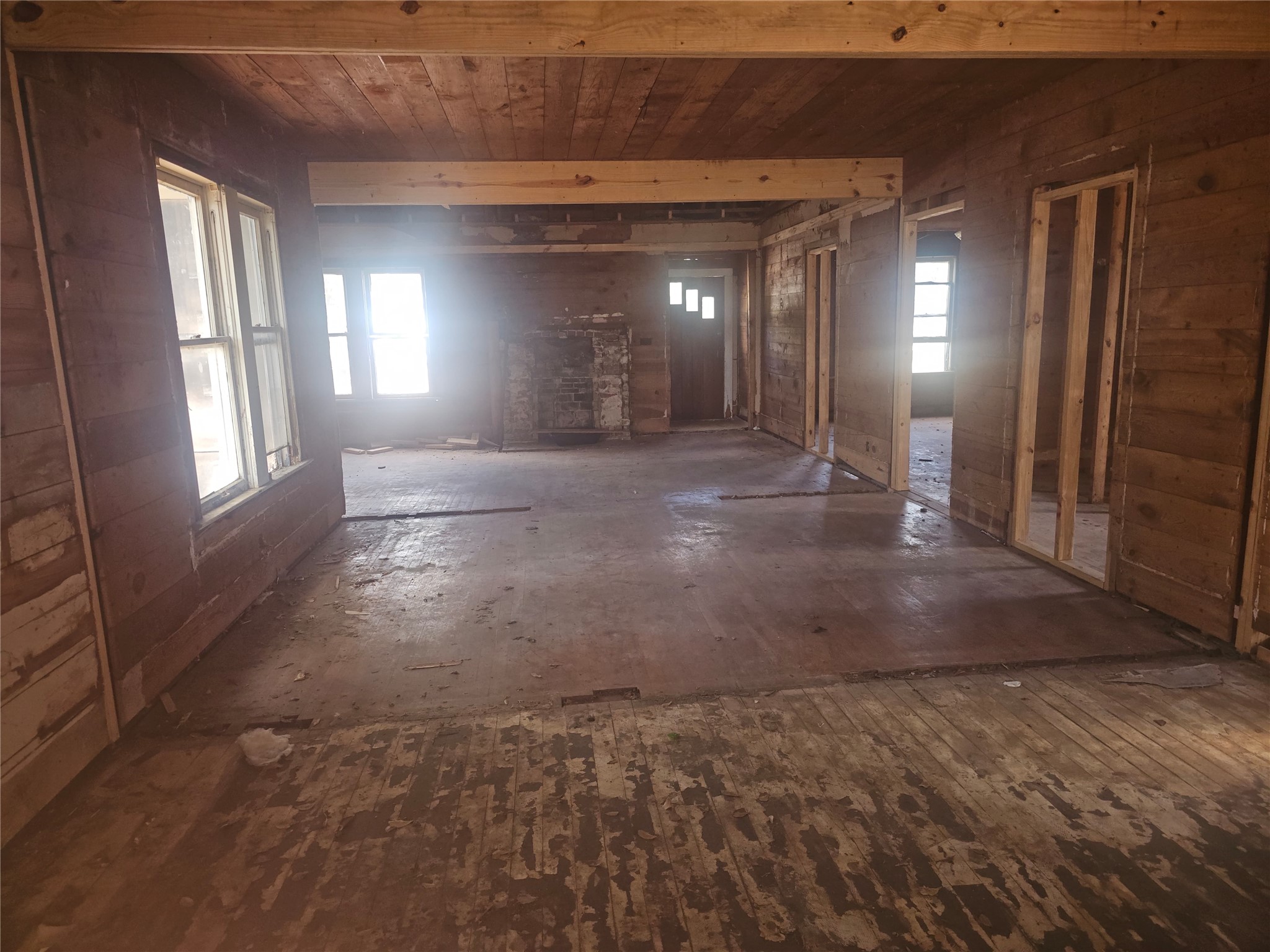 507 Merchant Street El Campo, TX 77437 - Photo 29 of 33 a view of livingroom and window