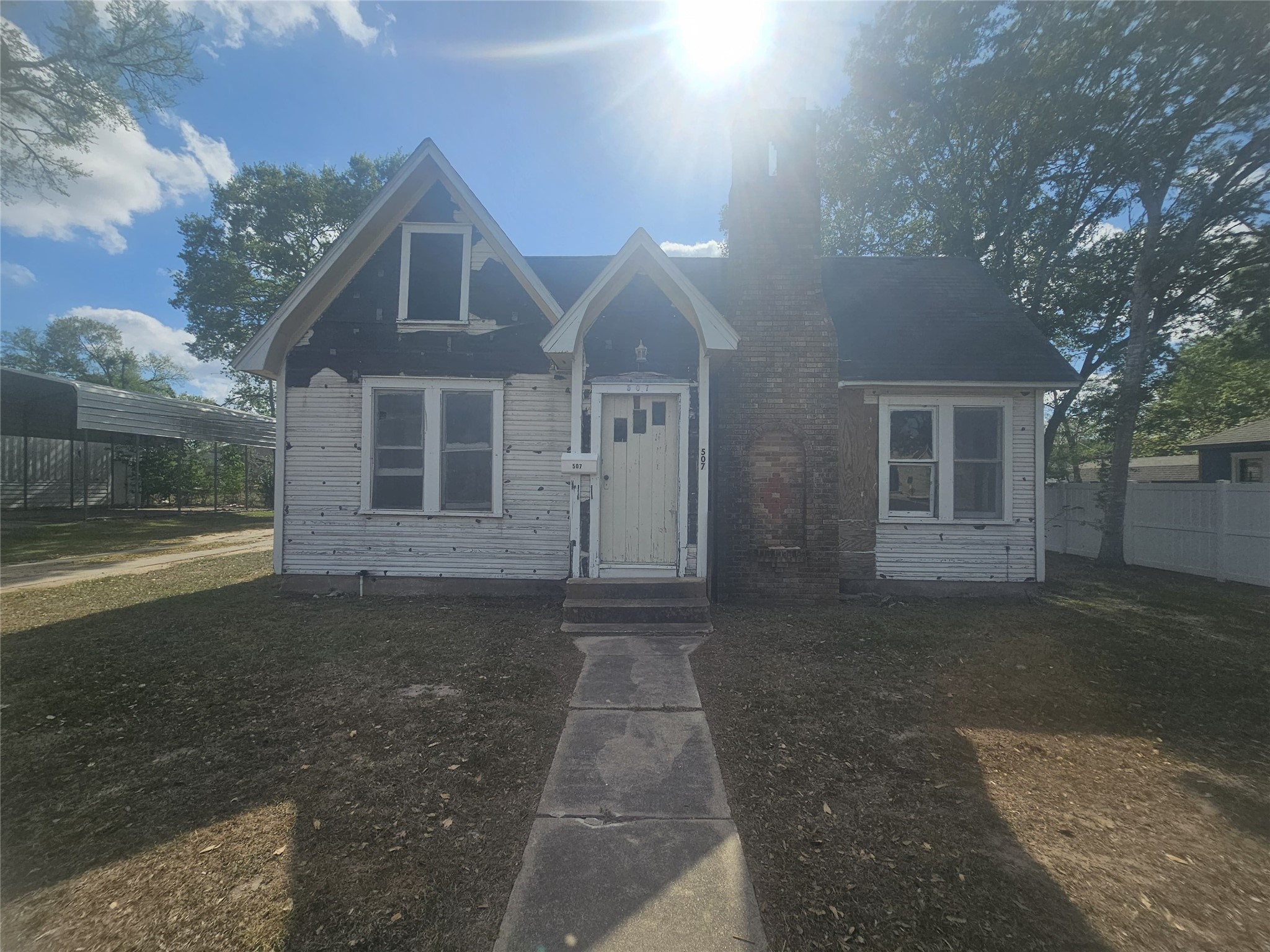 507 Merchant Street El Campo, TX 77437 - Photo 4 of 33 a view of a front of house with a yard