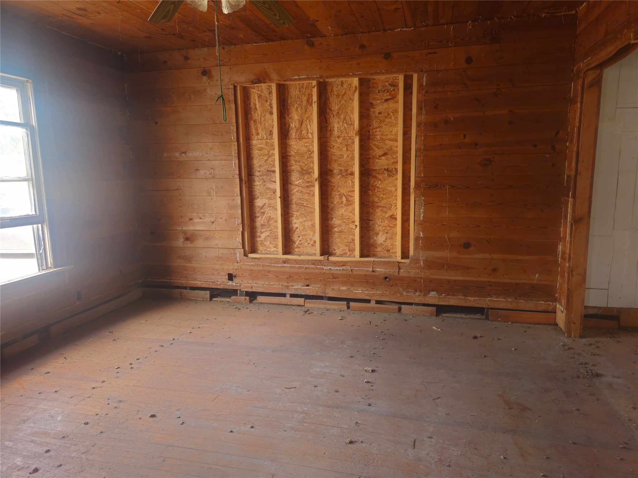 507 Merchant Street El Campo, TX 77437 - Photo 5 of 33 an empty room with window
