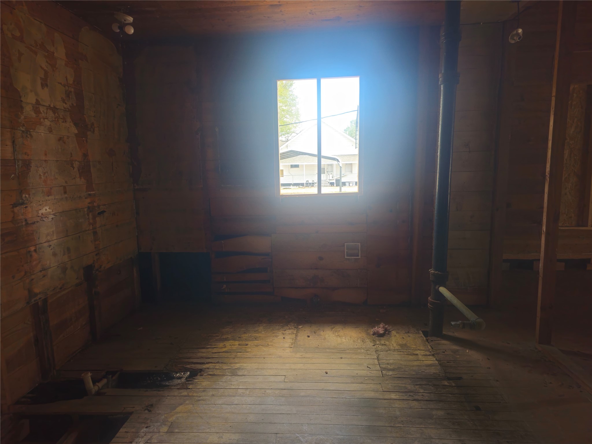 507 Merchant Street El Campo, TX 77437 - Photo 6 of 33 a view of room with window