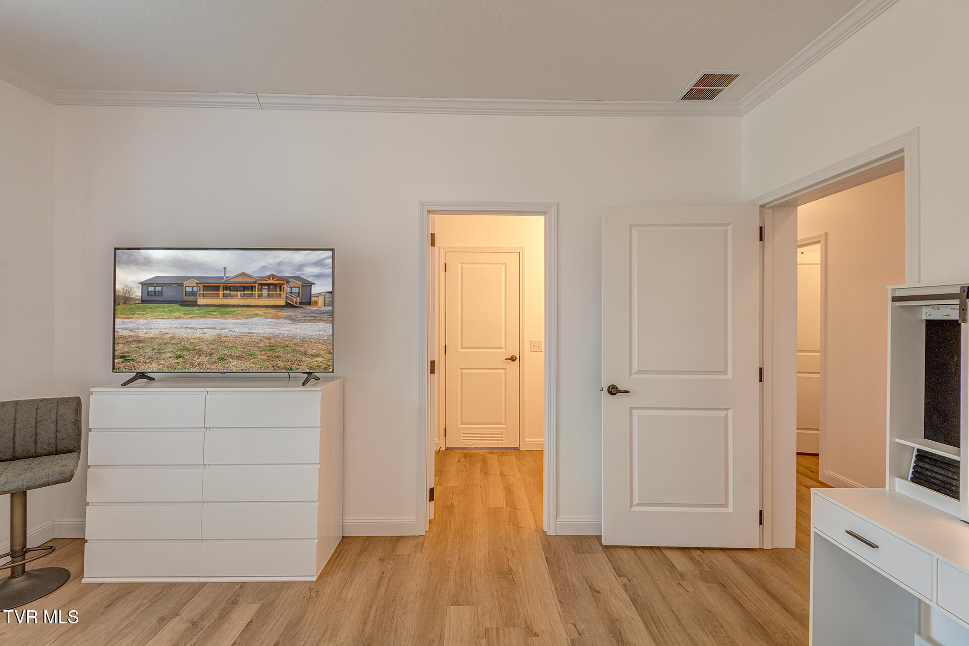 4510 Poplar Springs Road Greeneville, TN 37743 - Photo 32 of 57 D-Neas-4510-Poplar-Springs-Interior-3595