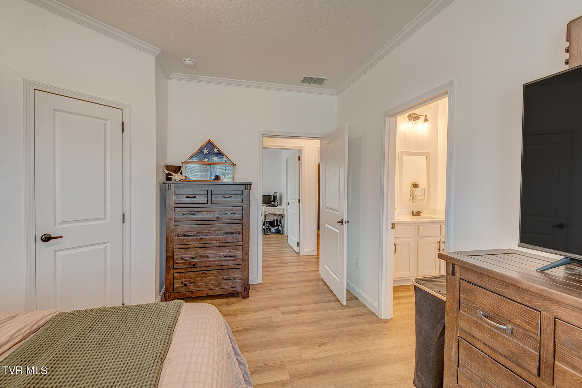 4510 Poplar Springs Road Greeneville, TN 37743 - Photo 34 of 57 D-Neas-4510-Poplar-Springs-Interior-3635