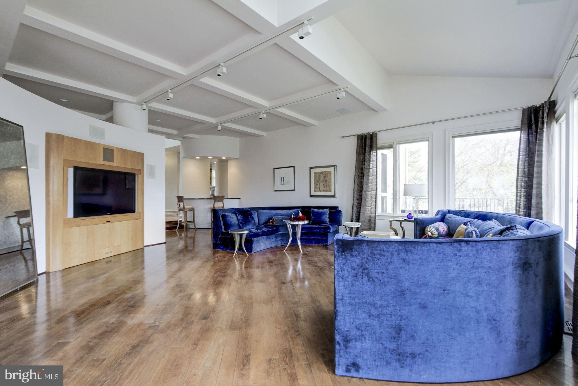 9809 Bentcross Drive Potomac, MD 20854 - Photo 11 of 64 Family Room