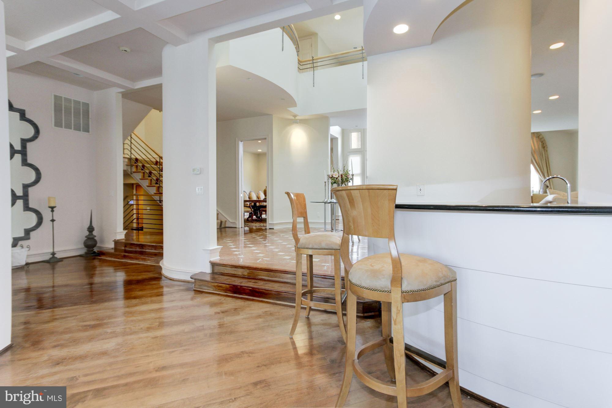 9809 Bentcross Drive Potomac, MD 20854 - Photo 12 of 64 Family Room Bar