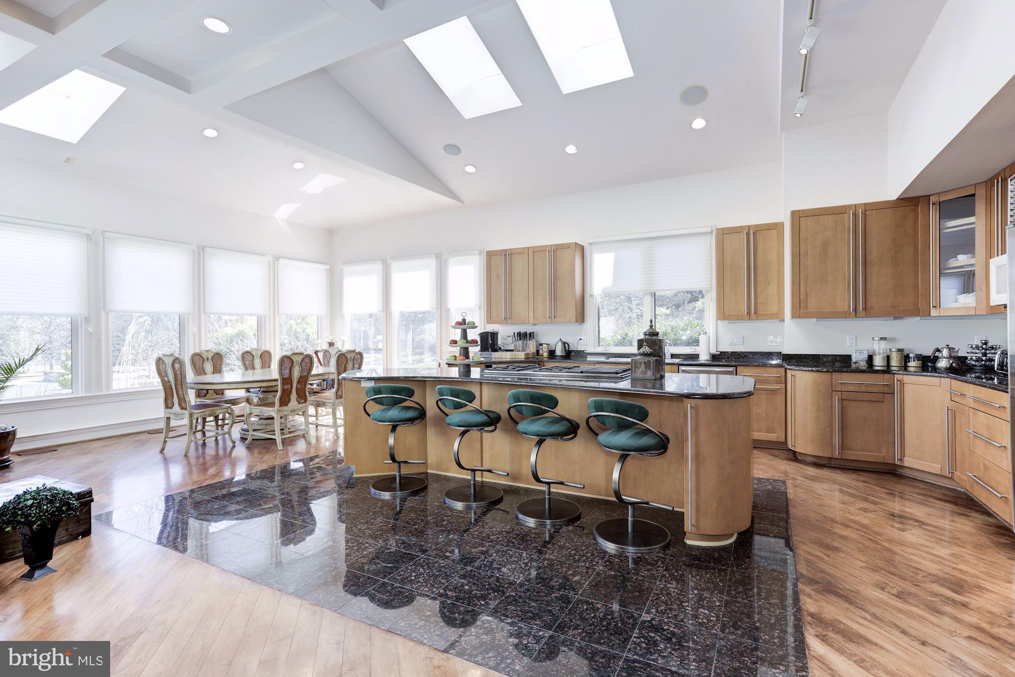 9809 Bentcross Drive Potomac, MD 20854 - Photo 13 of 64 Kitchen