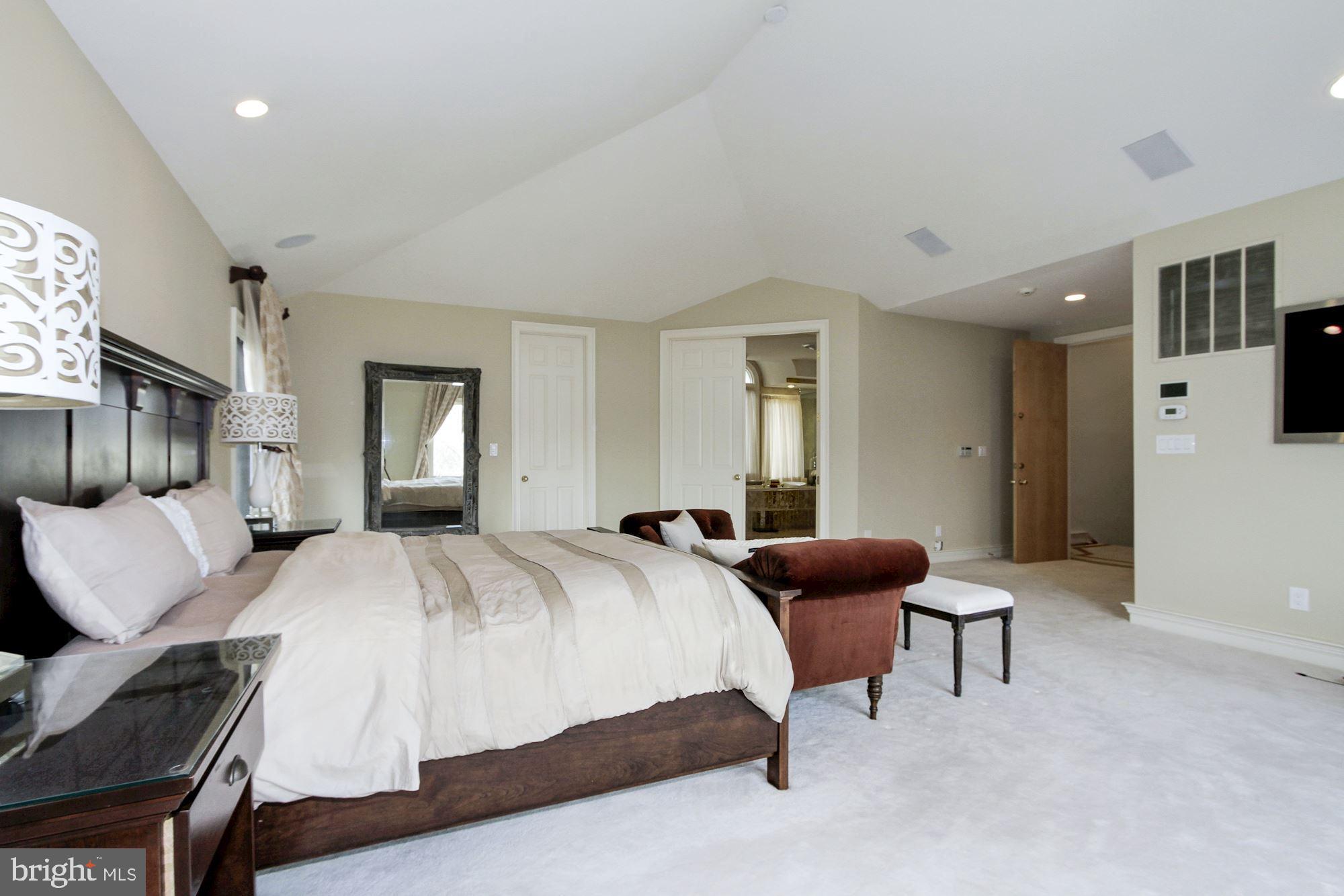 9809 Bentcross Drive Potomac, MD 20854 - Photo 20 of 64 Master Bedroom