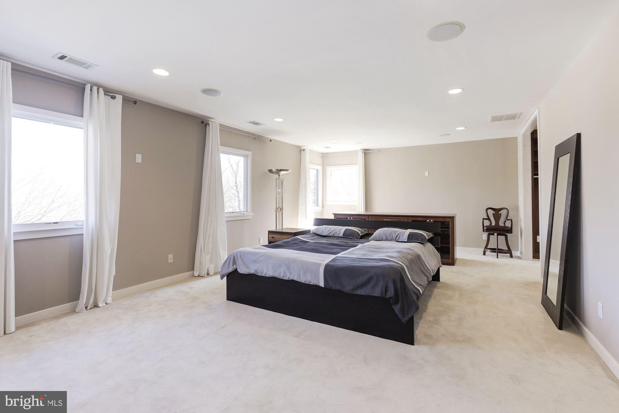 9809 Bentcross Drive Potomac, MD 20854 - Photo 24 of 64 Second Bedroom