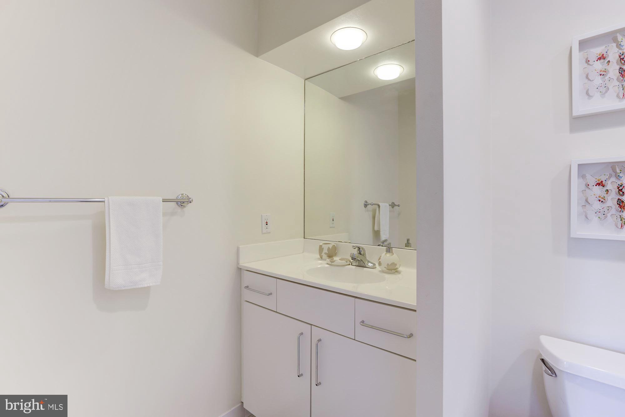 9809 Bentcross Drive Potomac, MD 20854 - Photo 27 of 64 Third Bath