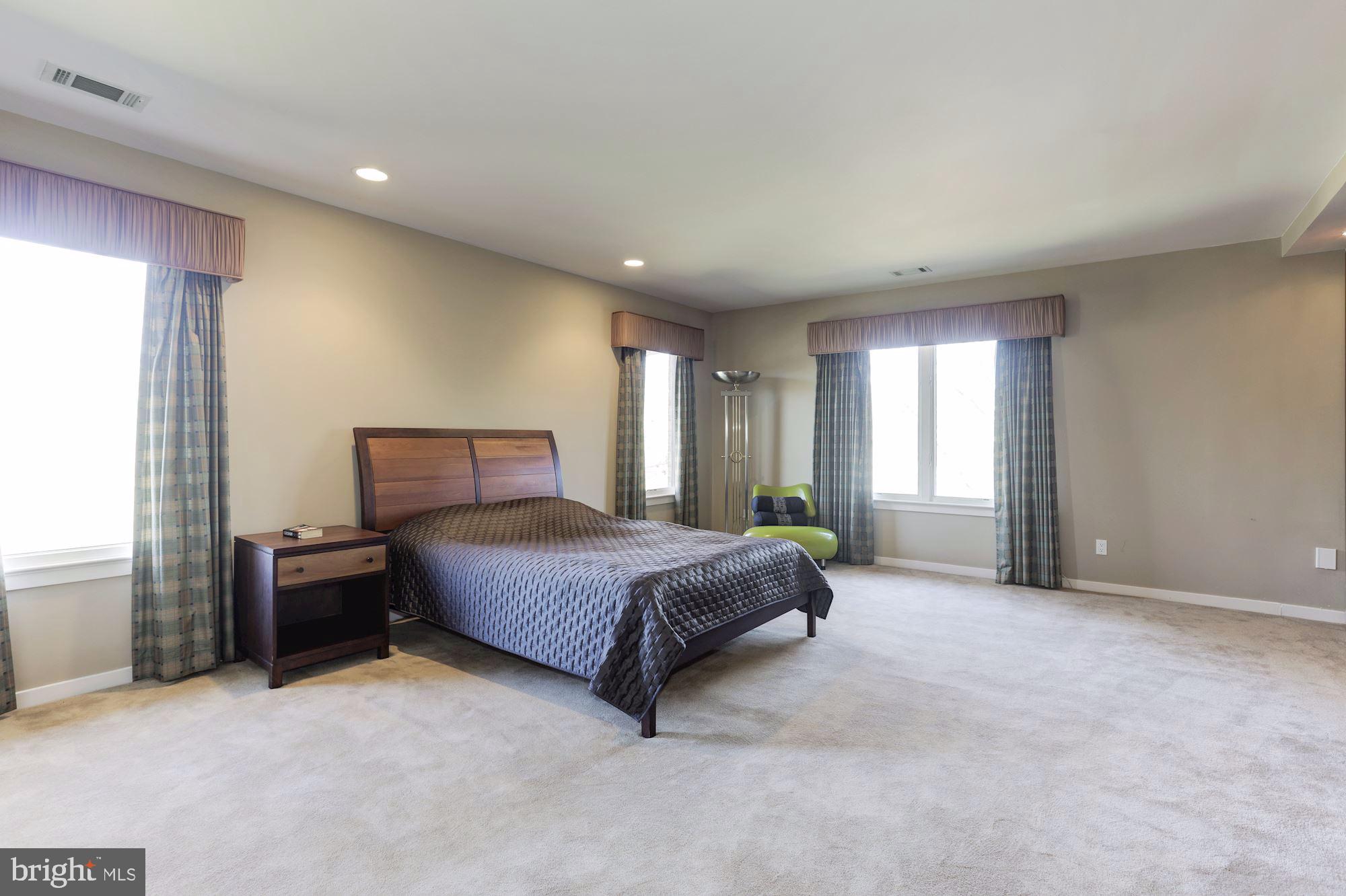 9809 Bentcross Drive Potomac, MD 20854 - Photo 30 of 64 Fifth Bedroom