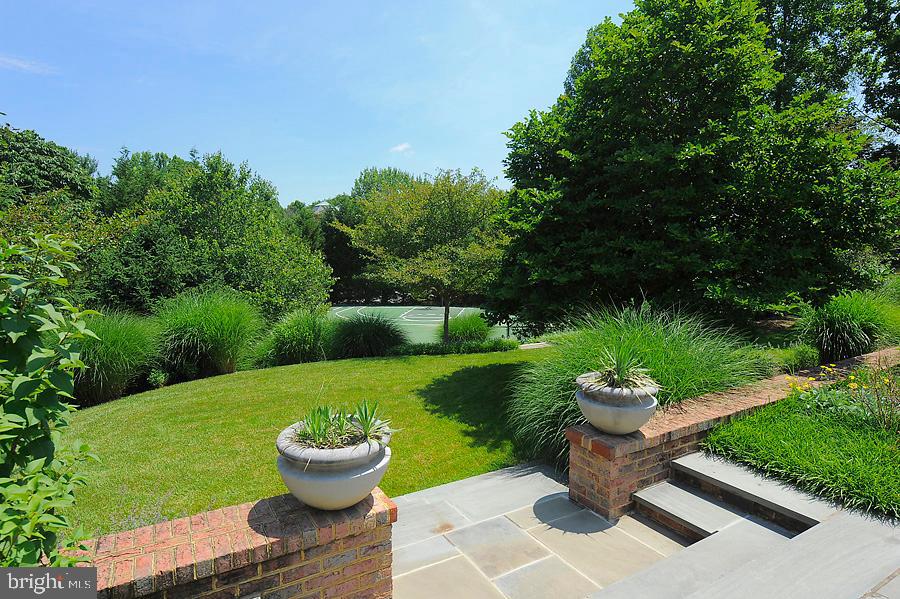 9809 Bentcross Drive Potomac, MD 20854 - Photo 60 of 64 Grounds