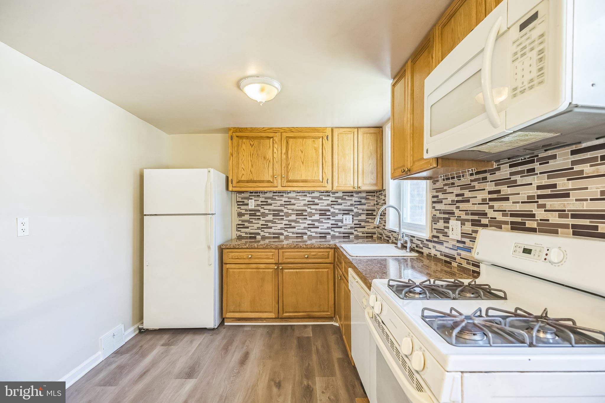 9197 Ryerson Road Philadelphia, PA 19114 - Photo 5 of 17