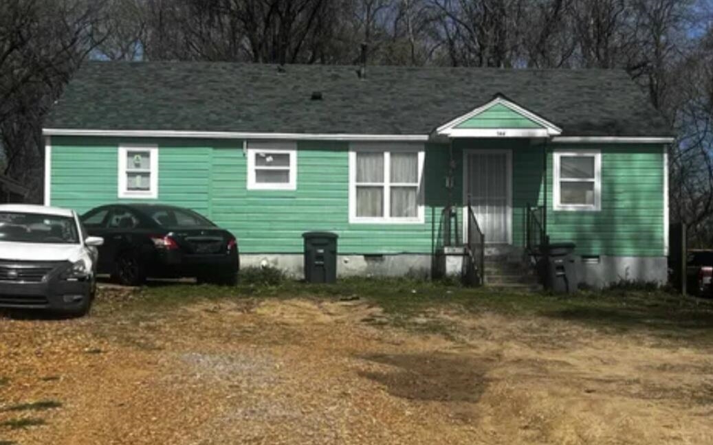 View of front of property featuring crawl space