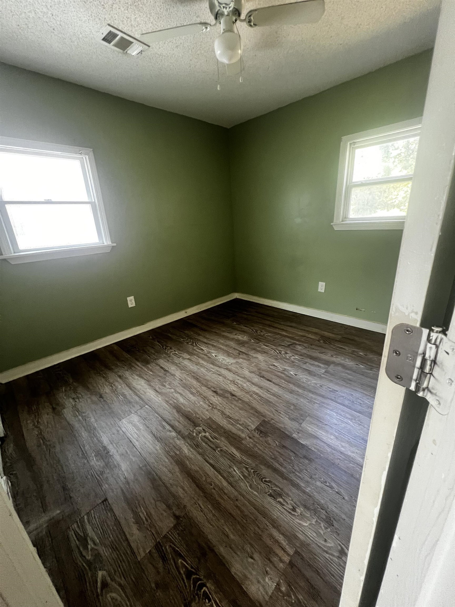 944 Alice Avenue Memphis, TN 38106 - Photo 5 of 5 Empty room with dark wood-style floors, a textured ceiling, and a ceiling fan